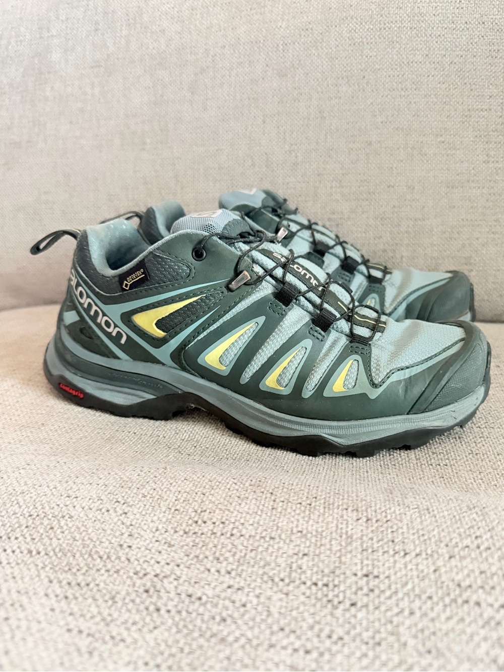 Salomon Women's Teal and Yellow Trail Hikers